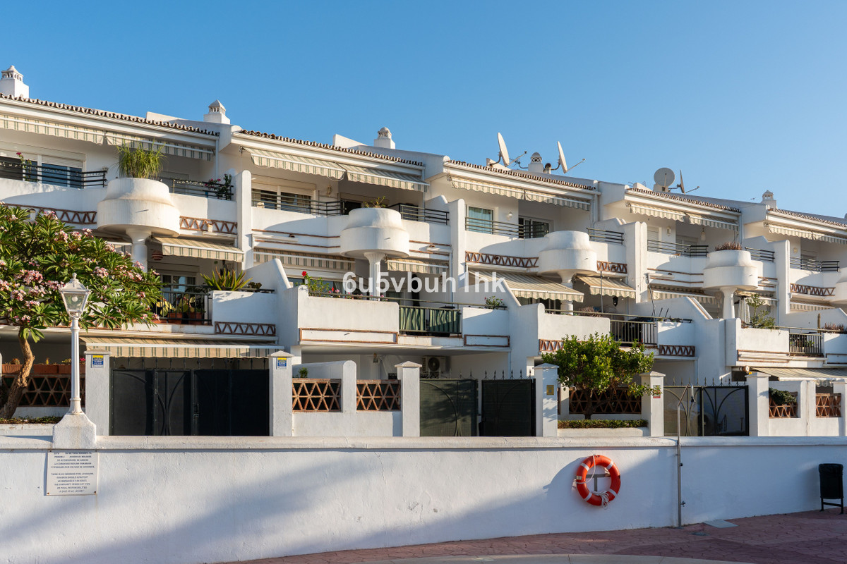 5 Bed Townhouse for sale in Benalmadena Costa Costa Del Sol, Málaga, Spain
