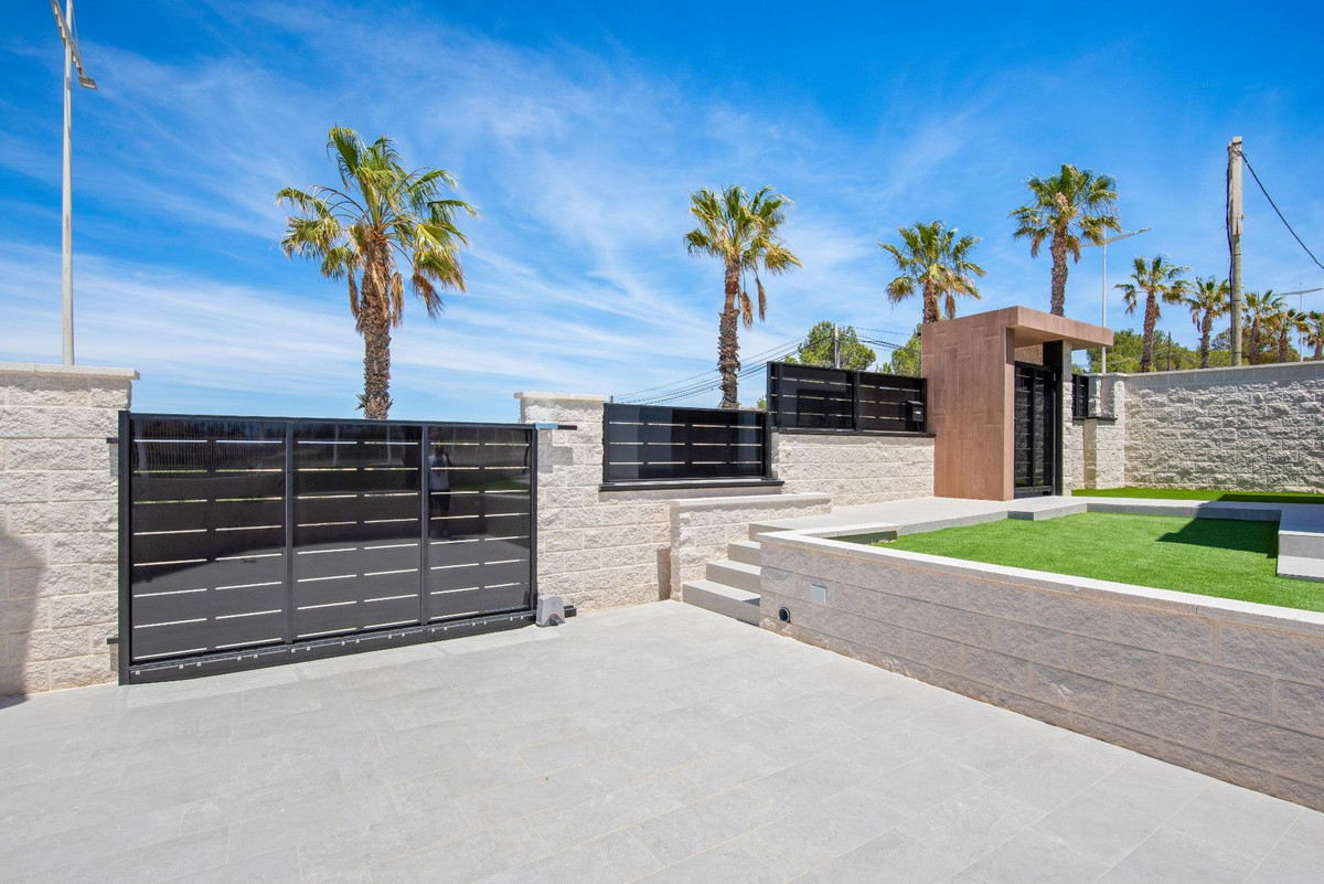 3 Bed Townhouse for sale in Algorfa Costa Blanca, Alicante, Spain