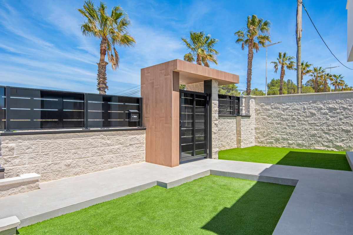 3 Bed Townhouse for sale in Algorfa Costa Blanca, Alicante, Spain