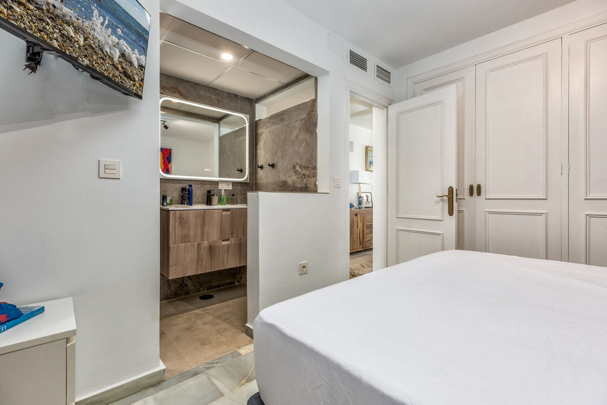 2 Bed Apartment for sale in Puerto Banús Costa Del Sol, Málaga, Spain
