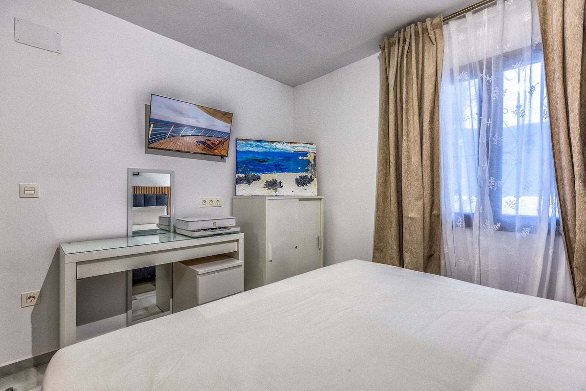 2 Bed Apartment for sale in Puerto Banús Costa Del Sol, Málaga, Spain