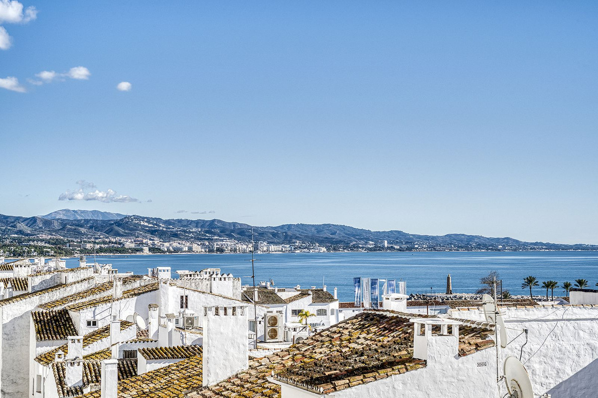 2 Bed Apartment for sale in Puerto Banús Costa Del Sol, Málaga, Spain