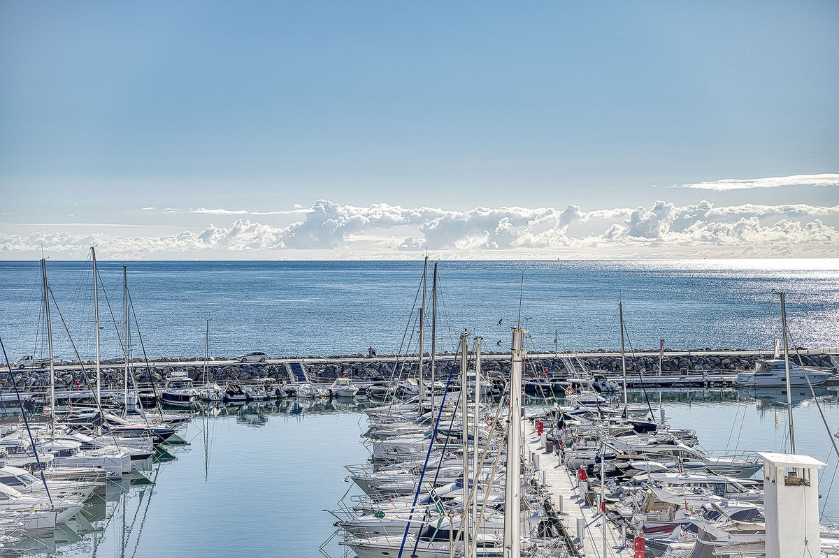 2 Bed Apartment for sale in Puerto Banús Costa Del Sol, Málaga, Spain