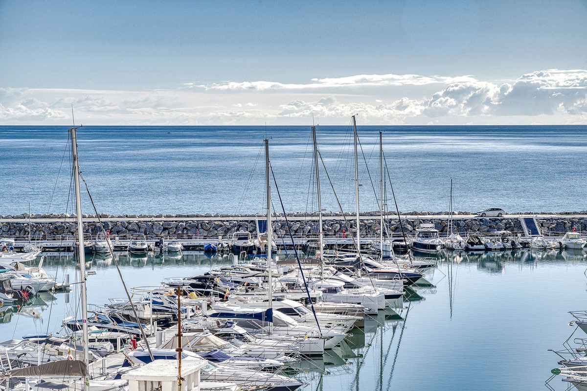 2 Bed Apartment for sale in Puerto Banús Costa Del Sol, Málaga, Spain