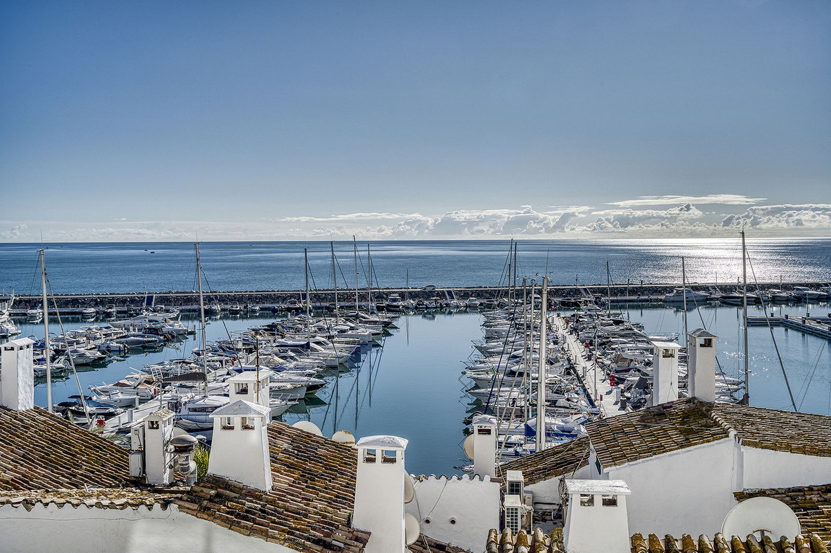 2 Bed Apartment for sale in Puerto Banús Costa Del Sol, Málaga, Spain