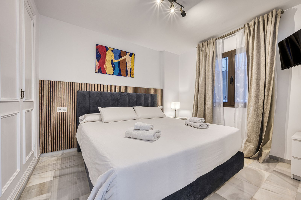 2 Bed Apartment for sale in Puerto Banús Costa Del Sol, Málaga, Spain