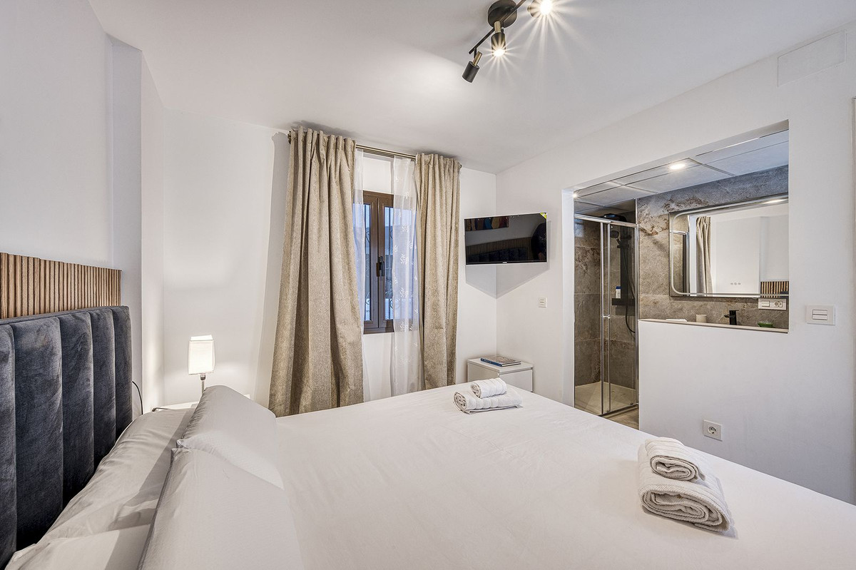 2 Bed Apartment for sale in Puerto Banús Costa Del Sol, Málaga, Spain