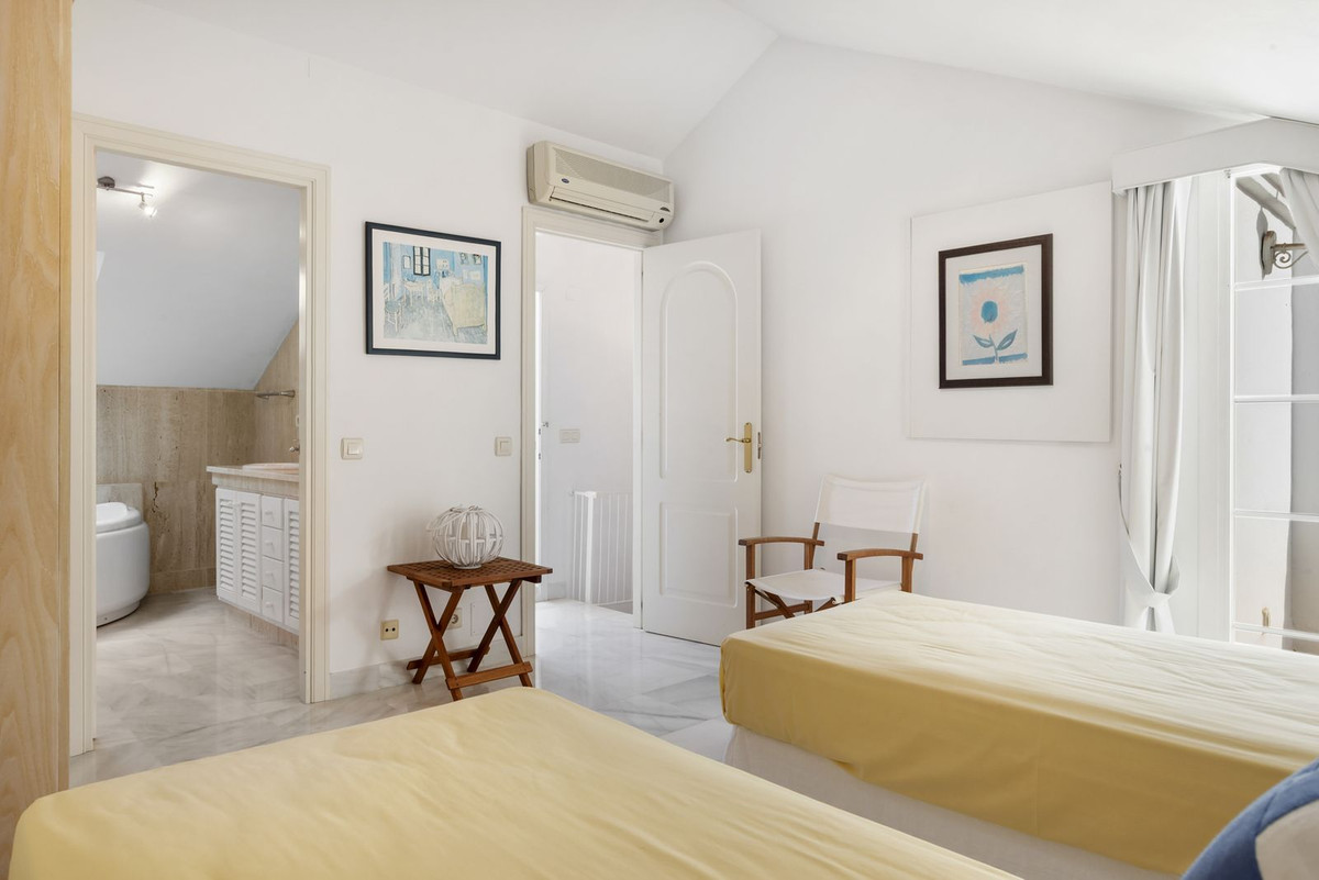 3 Bed Townhouse for sale in The Golden Mile Costa Del Sol, Málaga, Spain