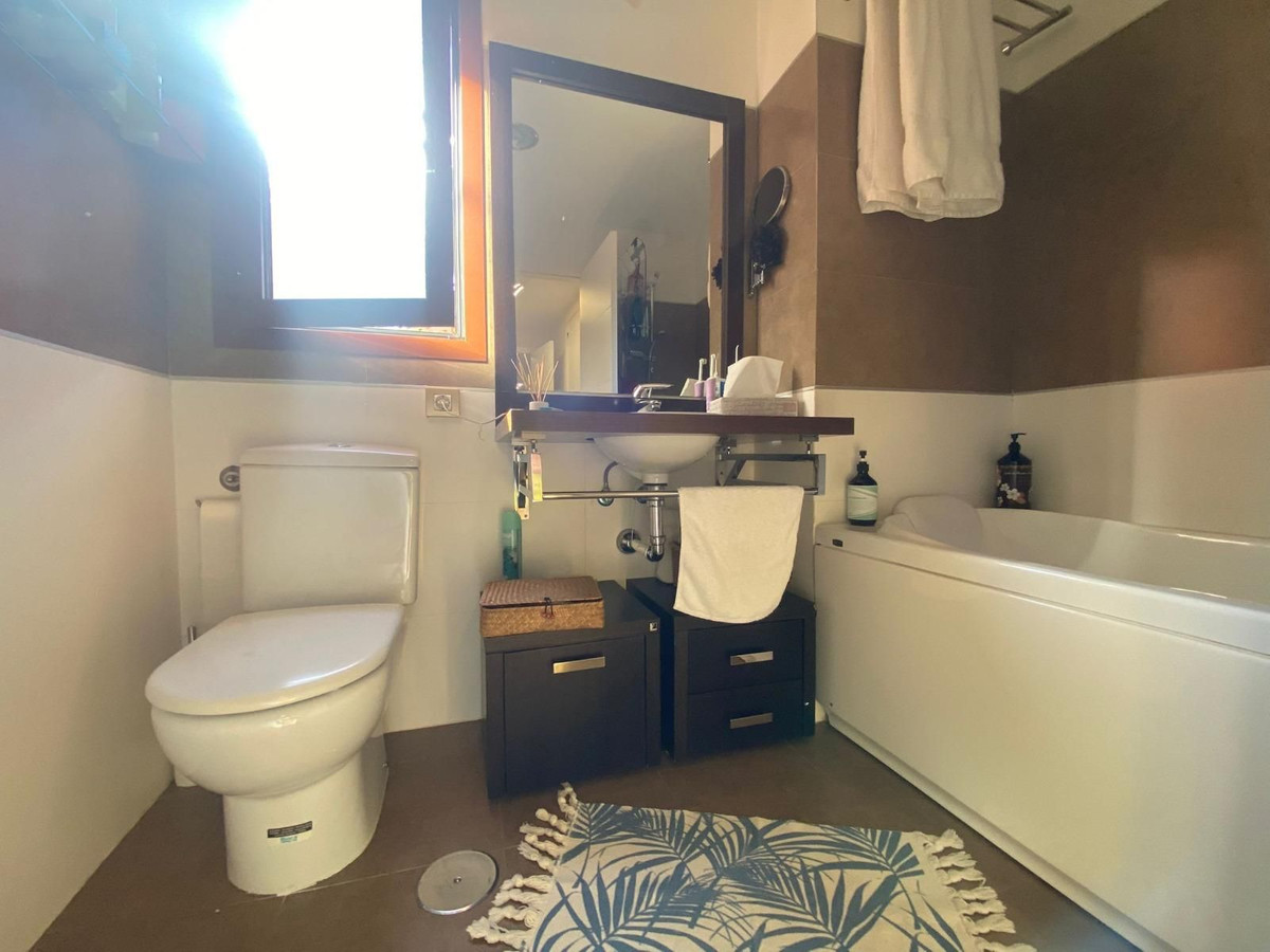 3 Bed Apartment for sale in Benahavís Costa Del Sol, Málaga, Spain