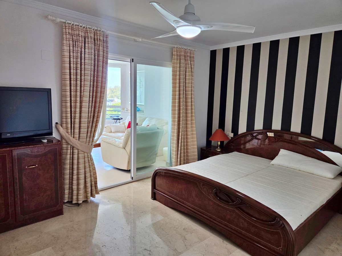 2 Bed Apartment for sale in Puerto Banús Costa Del Sol, Málaga, Spain