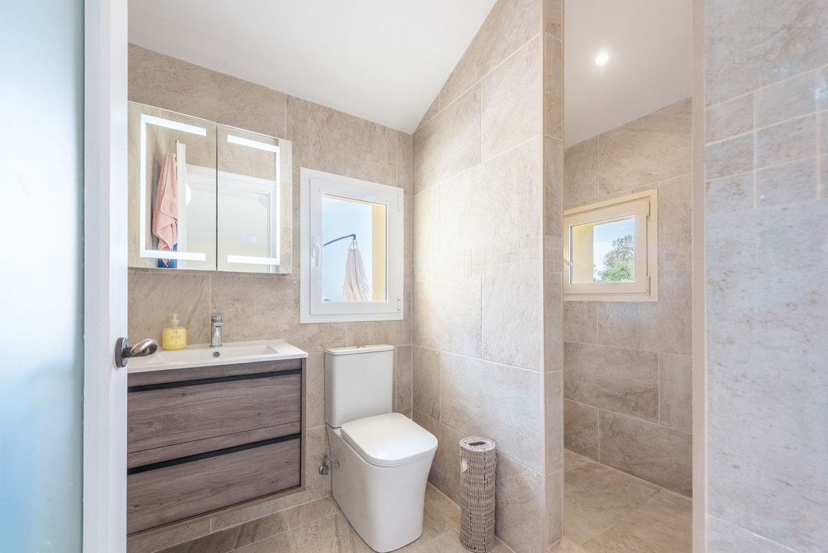Se vende Villa - Chalet de 7 dormitorios en Costa Del Sol, Cadiz, España