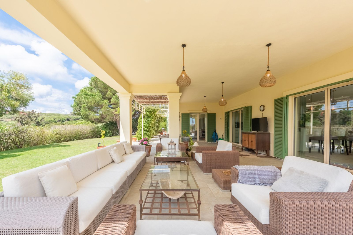 Se vende Villa - Chalet de 7 dormitorios en Costa Del Sol, Cadiz, España