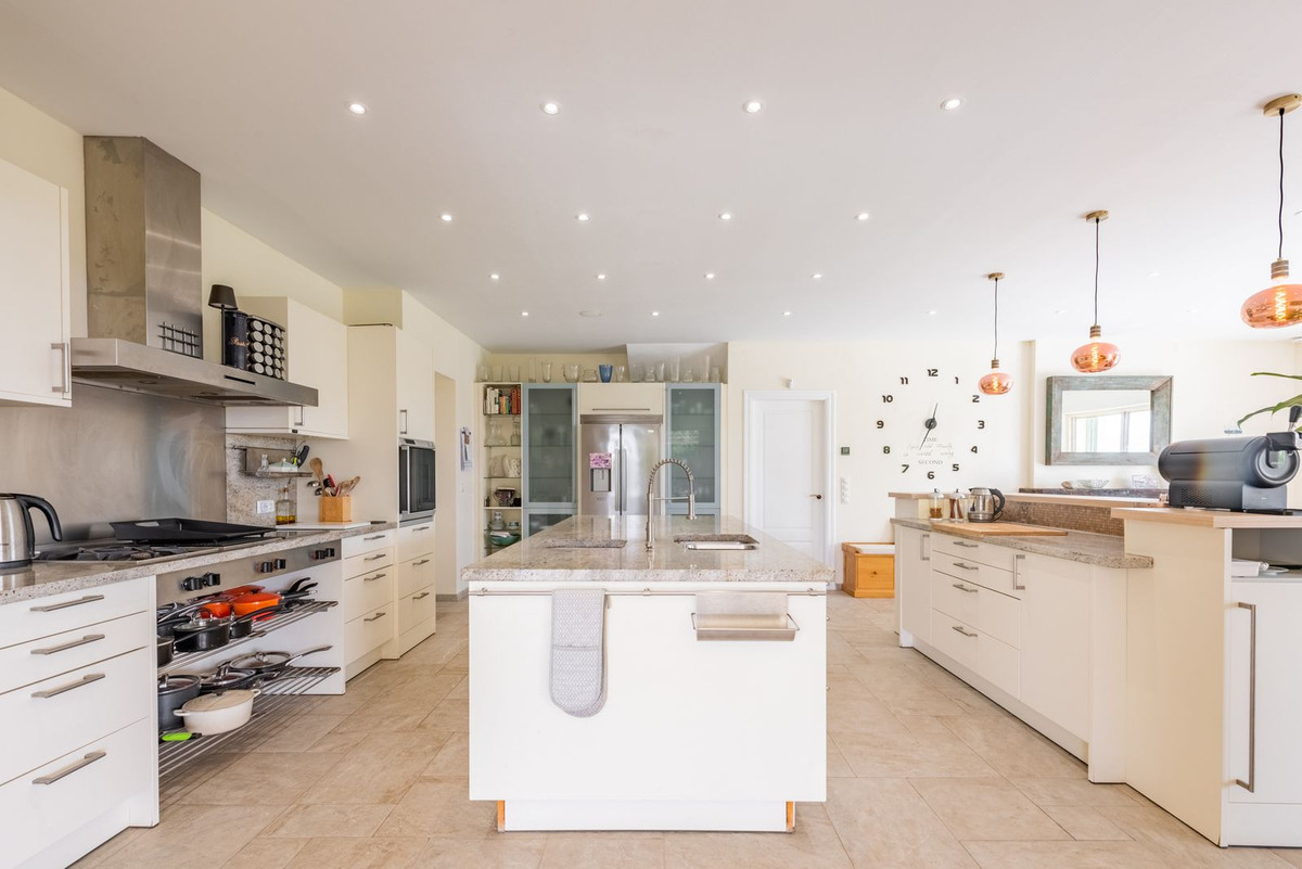 Se vende Villa - Chalet de 7 dormitorios en Costa Del Sol, Cadiz, España