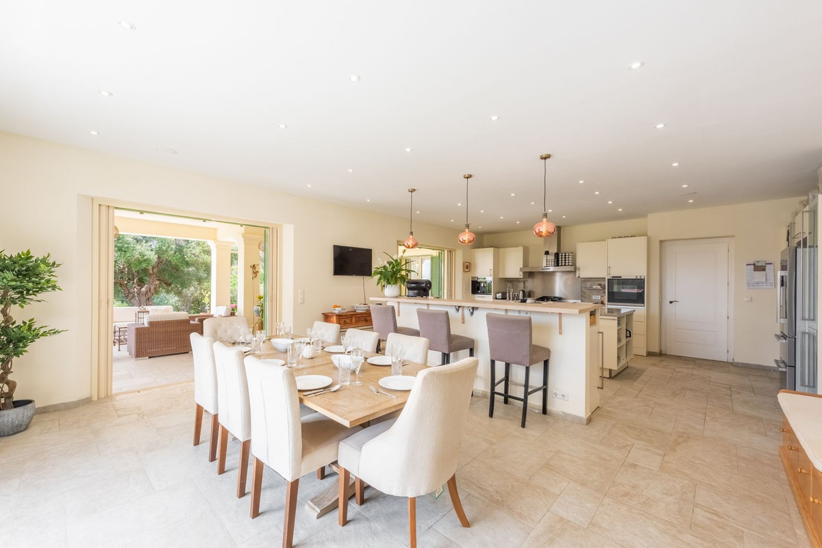 Se vende Villa - Chalet de 7 dormitorios en Costa Del Sol, Cadiz, España
