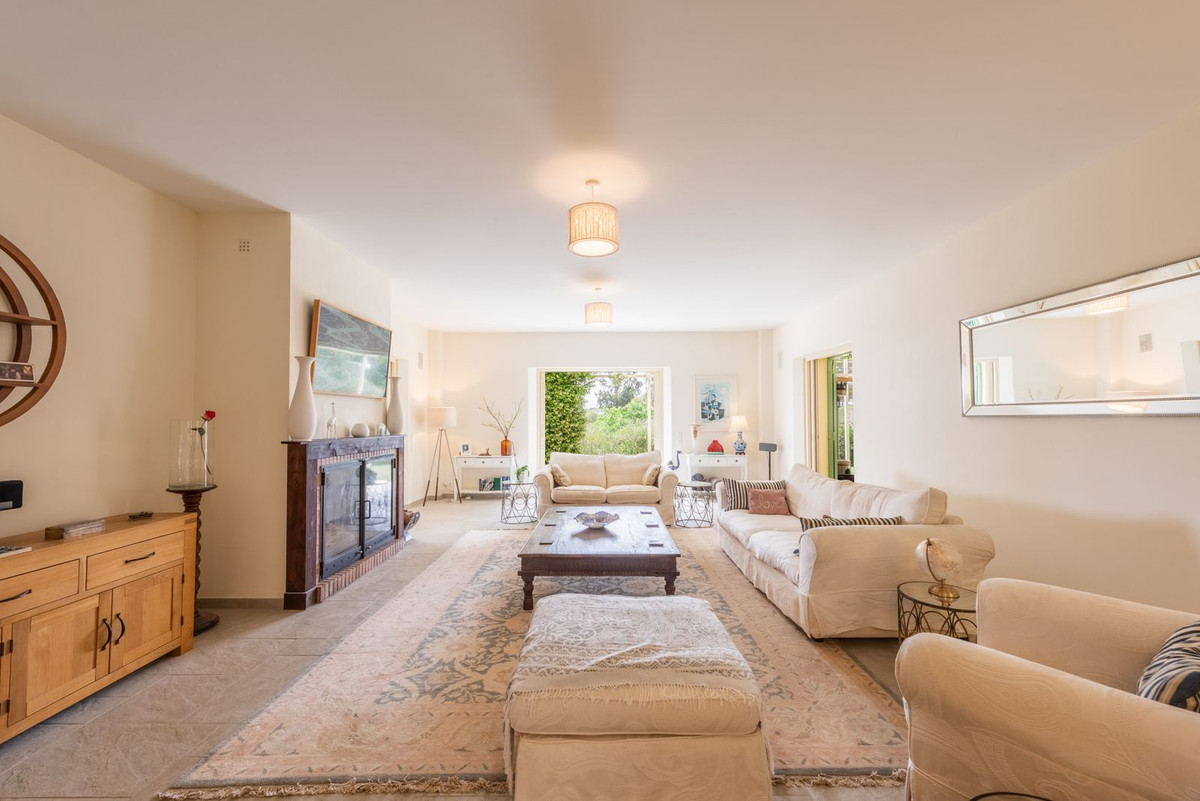 Se vende Villa - Chalet de 7 dormitorios en Costa Del Sol, Cadiz, España