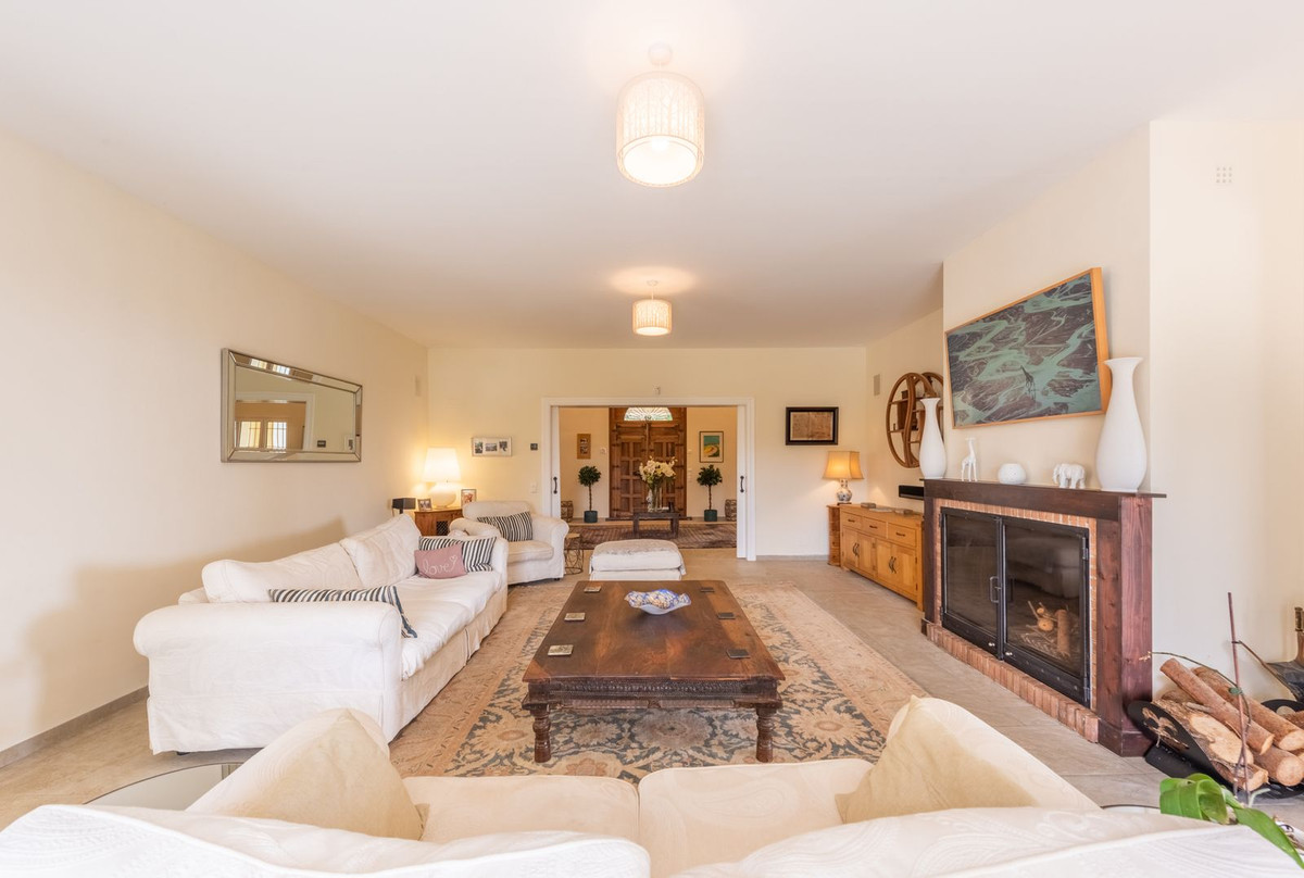 Se vende Villa - Chalet de 7 dormitorios en Costa Del Sol, Cadiz, España