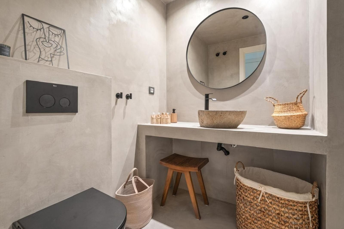 2 Bed Apartment for sale in El Paraiso Costa Del Sol, Málaga, Spain