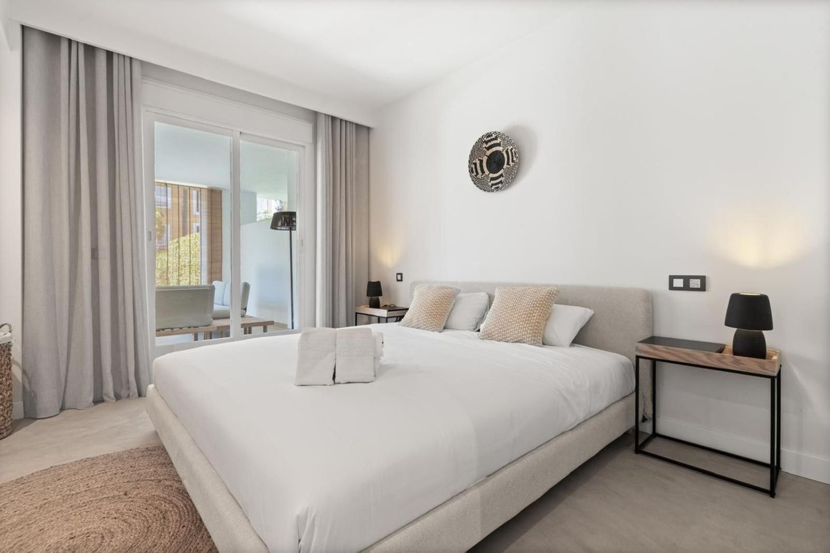2 Bed Apartment for sale in El Paraiso Costa Del Sol, Málaga, Spain