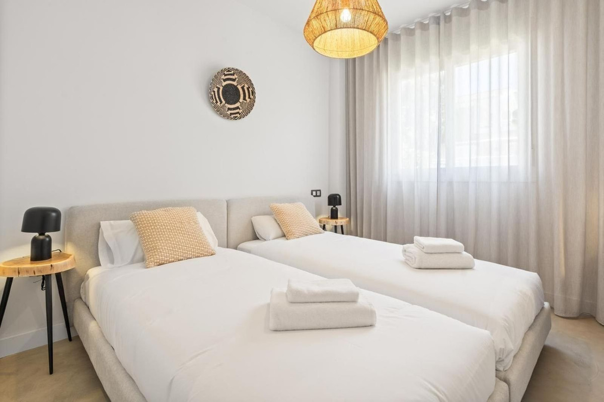 2 Bed Apartment for sale in El Paraiso Costa Del Sol, Málaga, Spain