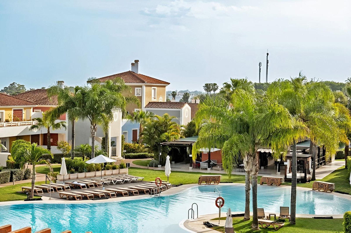 2 Bed Apartment for sale in El Paraiso Costa Del Sol, Málaga, Spain