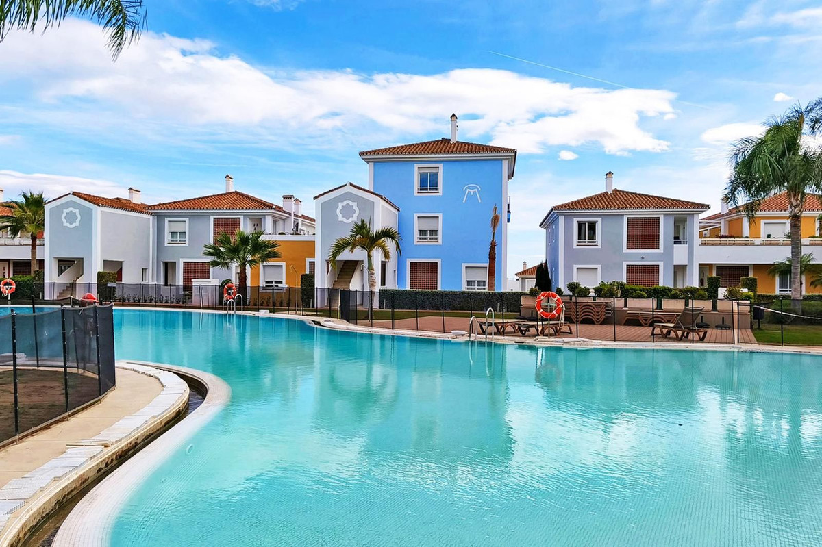 2 Bed Apartment for sale in El Paraiso Costa Del Sol, Málaga, Spain