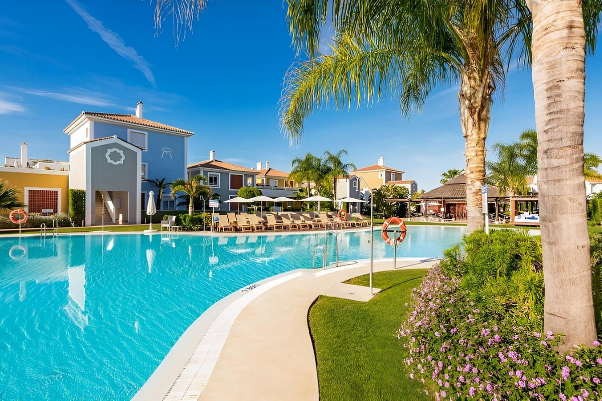 2 Bed Apartment for sale in El Paraiso Costa Del Sol, Málaga, Spain