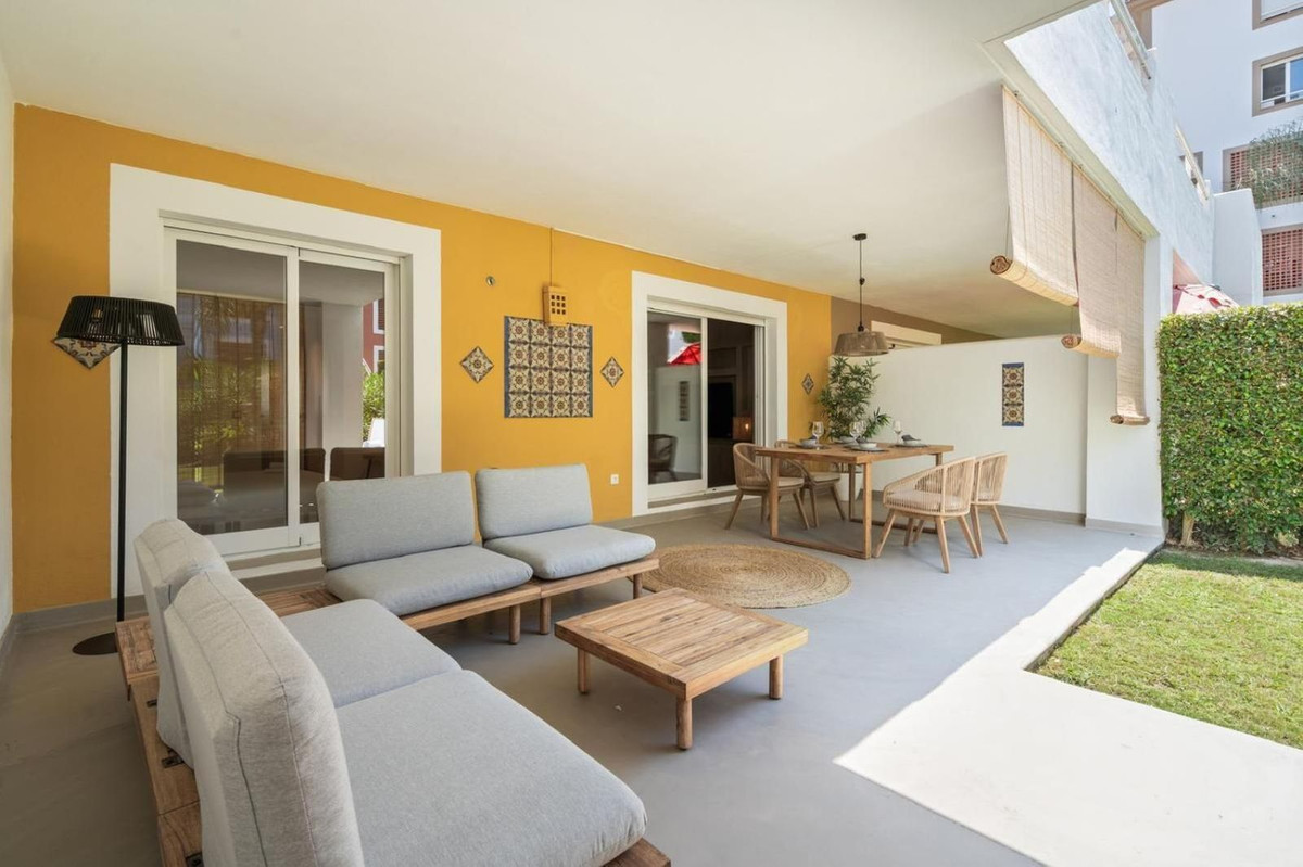 2 Bed Apartment for sale in El Paraiso Costa Del Sol, Málaga, Spain