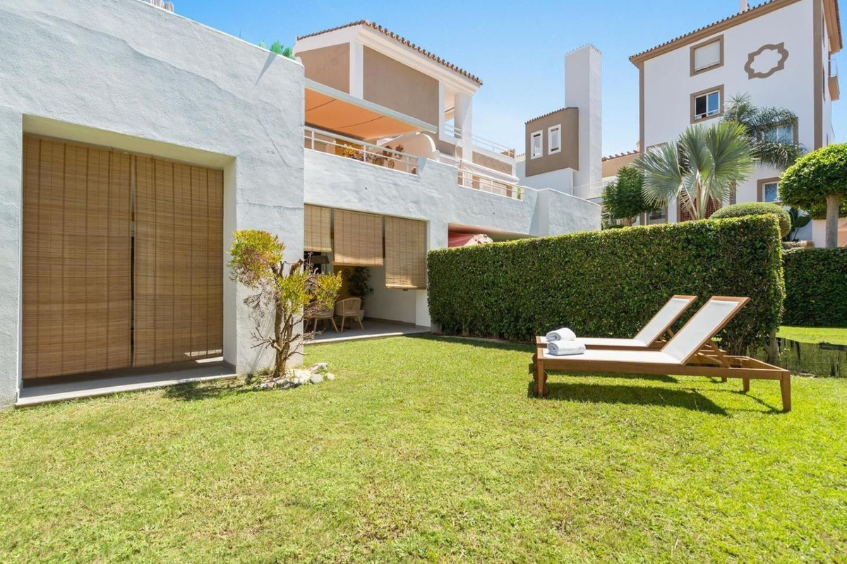 2 Bed Apartment for sale in El Paraiso Costa Del Sol, Málaga, Spain