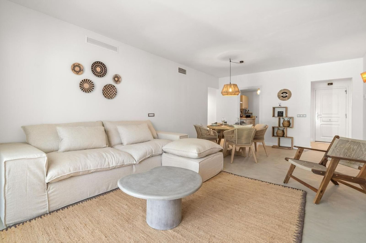2 Bed Apartment for sale in El Paraiso Costa Del Sol, Málaga, Spain