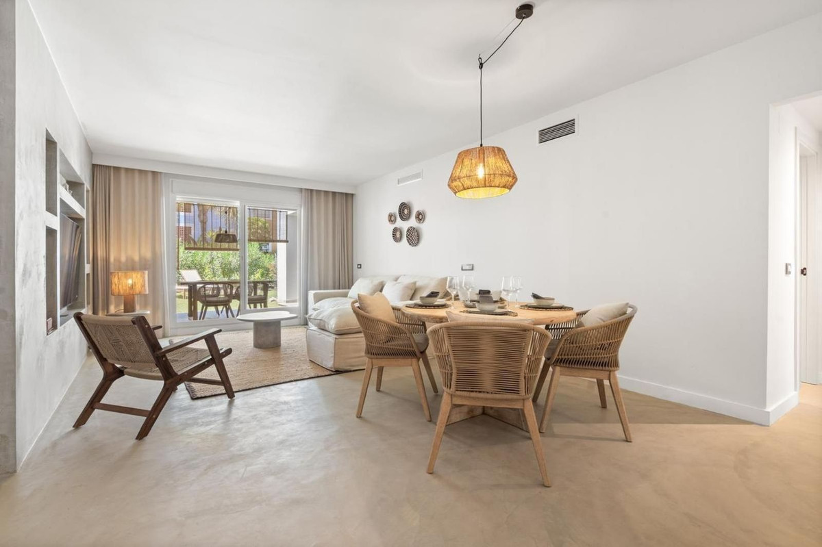2 Bed Apartment for sale in El Paraiso Costa Del Sol, Málaga, Spain