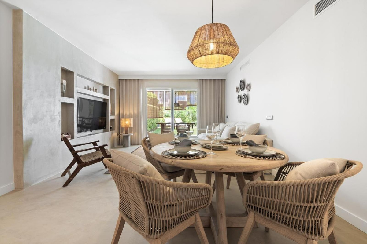 2 Bed Apartment for sale in El Paraiso Costa Del Sol, Málaga, Spain