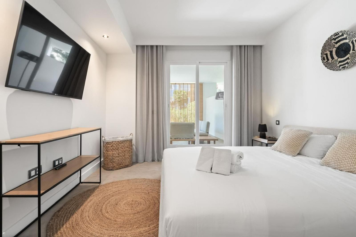 2 Bed Apartment for sale in El Paraiso Costa Del Sol, Málaga, Spain