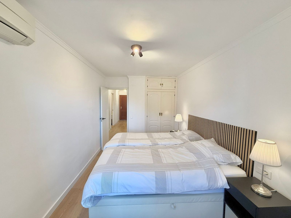 Se vende Apartamento Planta Media de 2 dormitorios en Costa Del Sol, Málaga, España