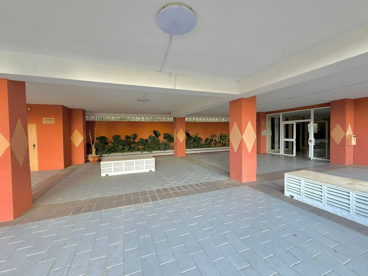 Se vende Apartamento Planta Media de 2 dormitorios en Costa Del Sol, Málaga, España