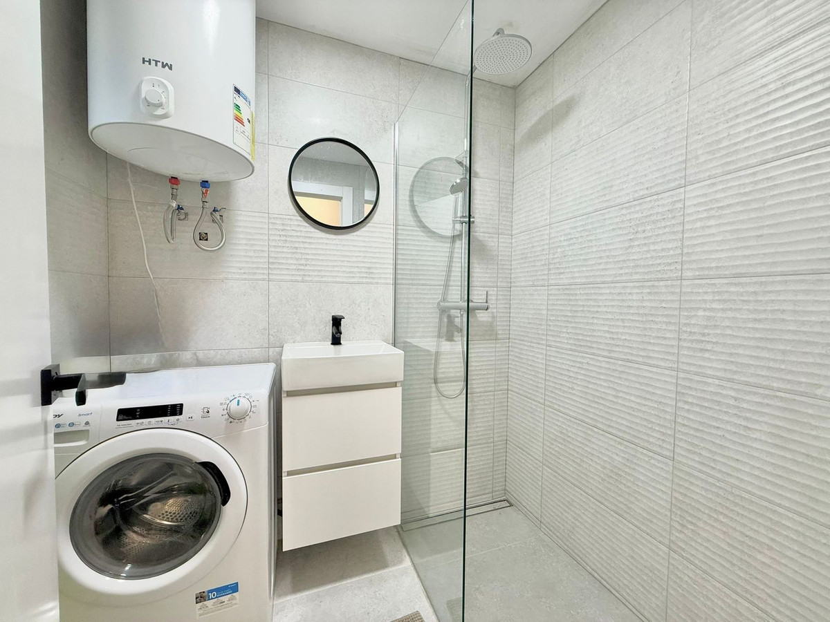 Se vende Apartamento Planta Media de 2 dormitorios en Costa Del Sol, Málaga, España