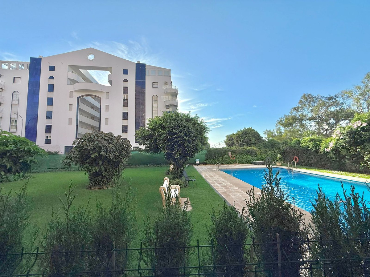 Se vende Apartamento Planta Media de 2 dormitorios en Costa Del Sol, Málaga, España