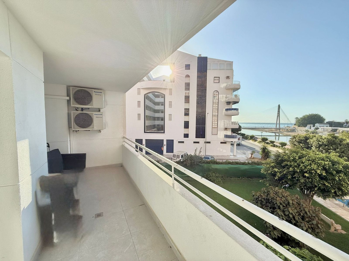 Se vende Apartamento Planta Media de 2 dormitorios en Costa Del Sol, Málaga, España