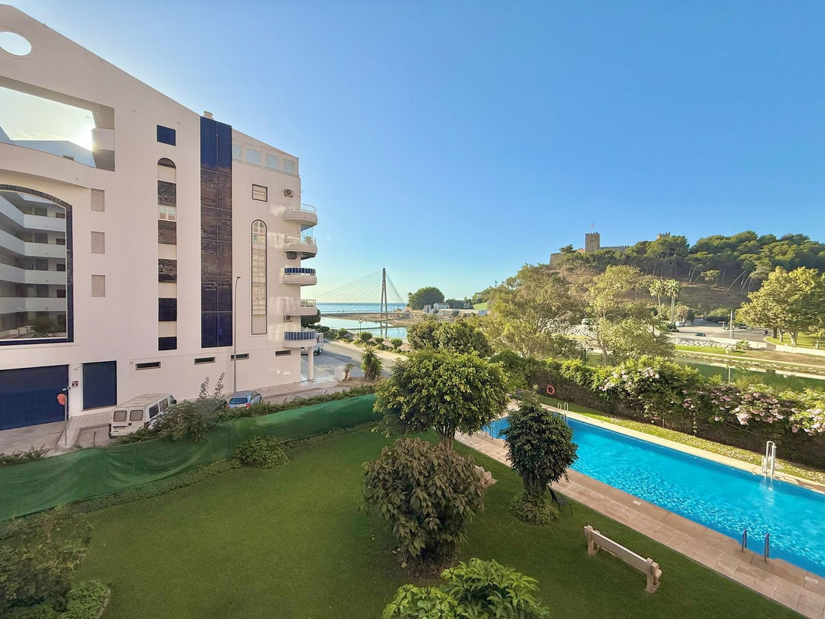 Se vende Apartamento Planta Media de 2 dormitorios en Costa Del Sol, Málaga, España