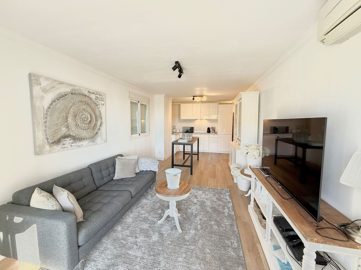 Se vende Apartamento Planta Media de 2 dormitorios en Costa Del Sol, Málaga, España