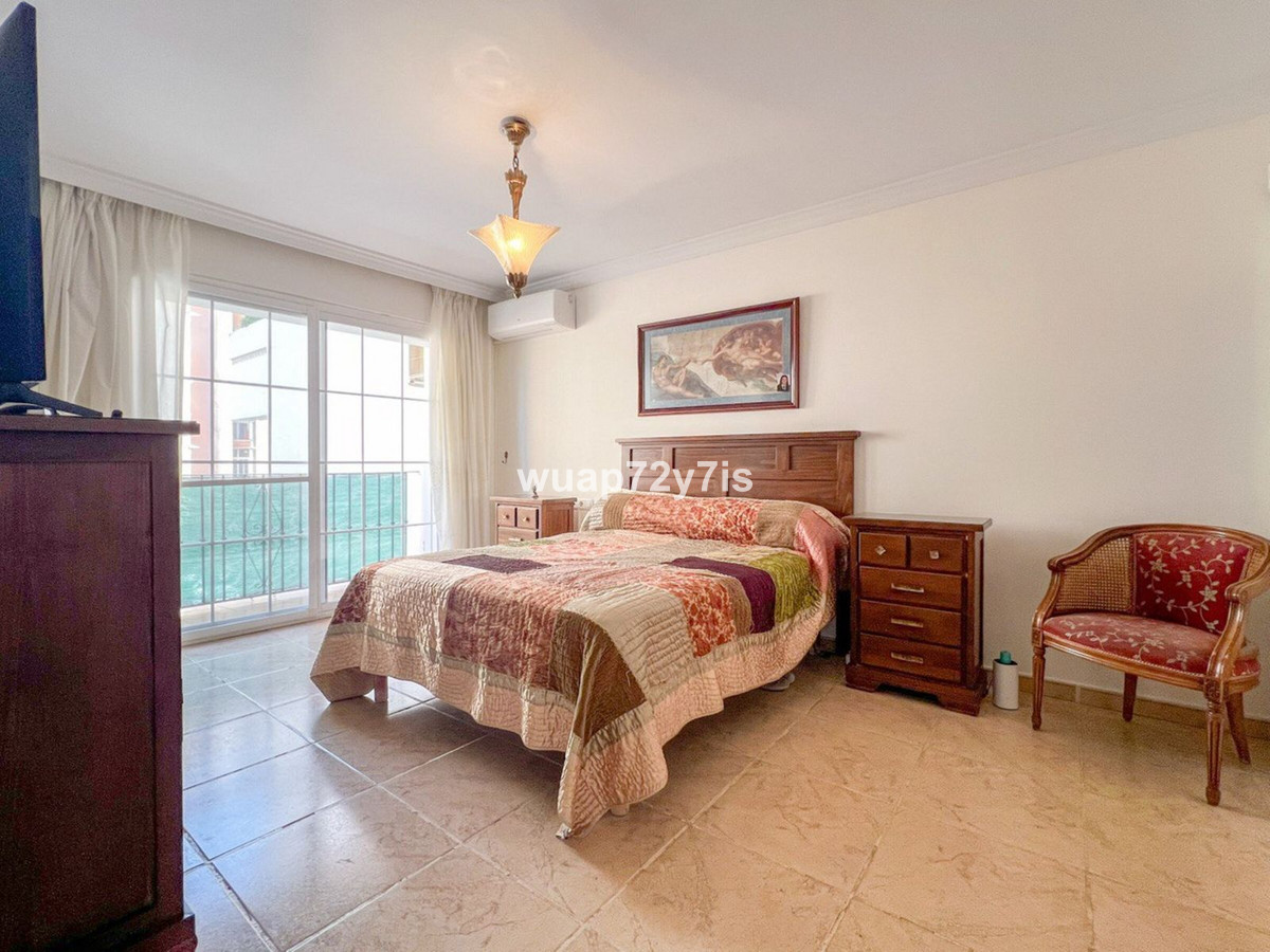 Se vende Pareada de 5 dormitorios en Costa Del Sol, Málaga, España