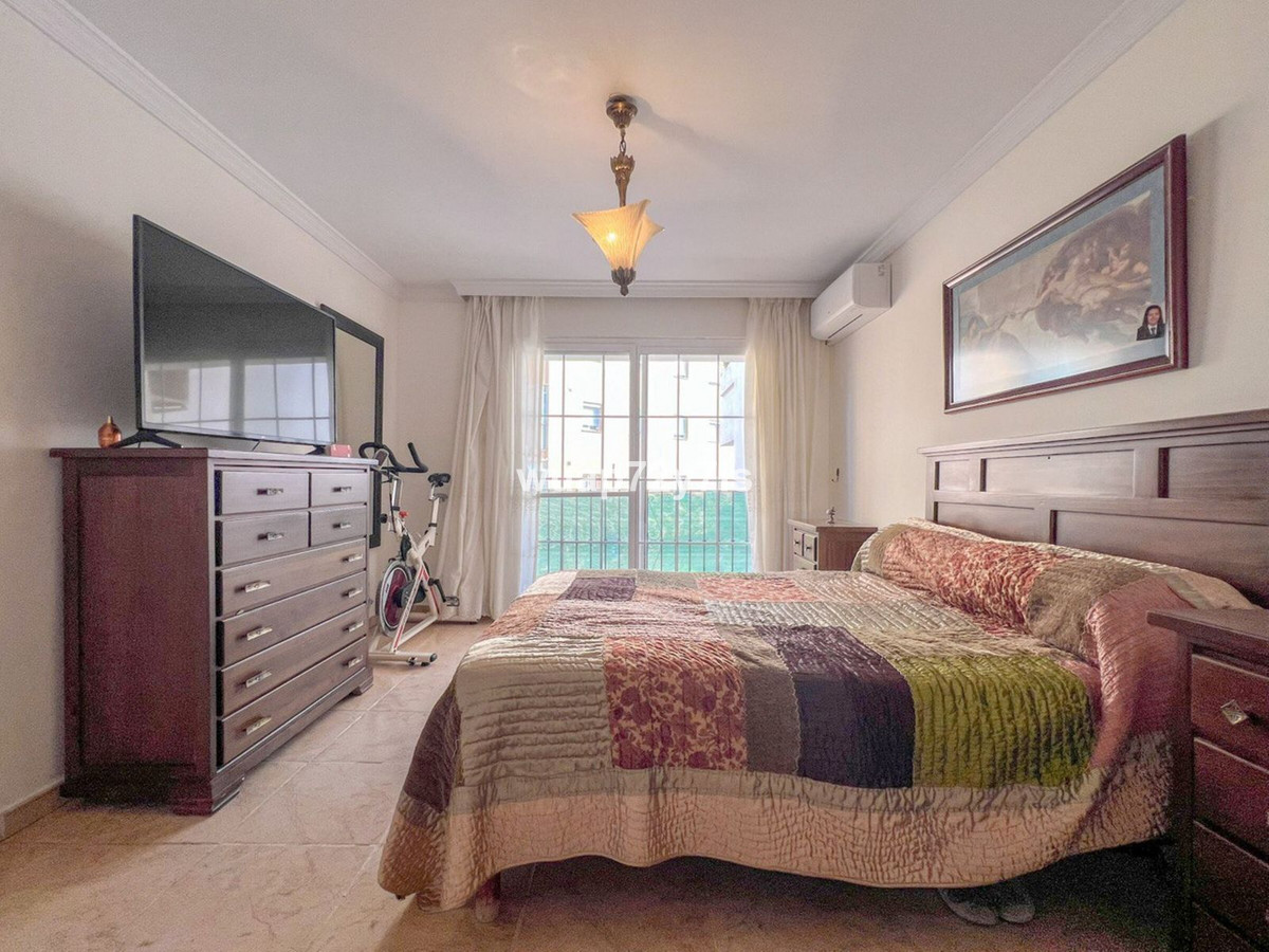 Se vende Pareada de 5 dormitorios en Costa Del Sol, Málaga, España