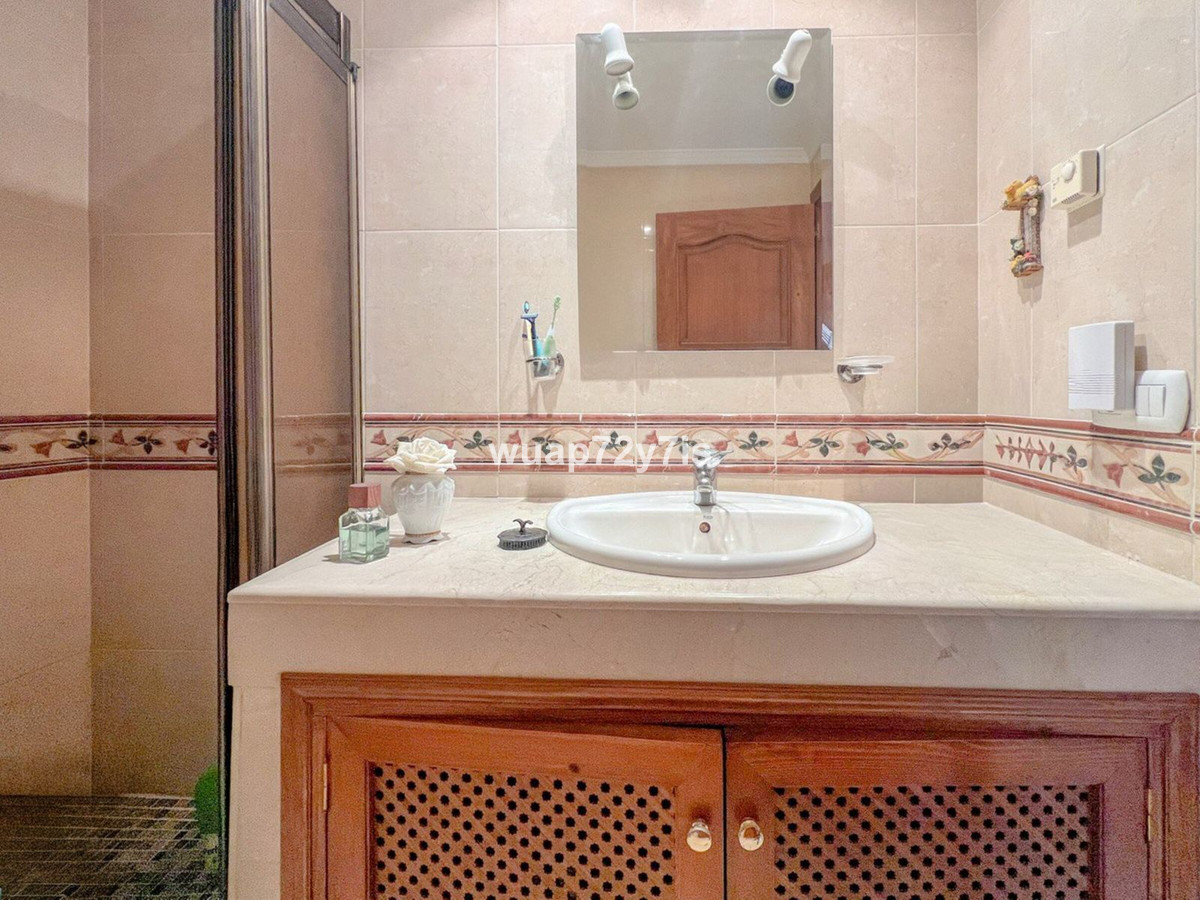 Se vende Pareada de 5 dormitorios en Costa Del Sol, Málaga, España