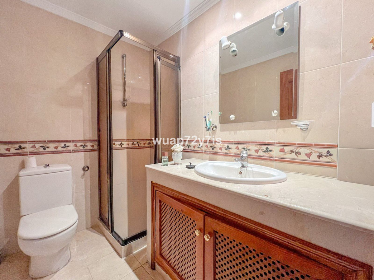 Se vende Pareada de 5 dormitorios en Costa Del Sol, Málaga, España