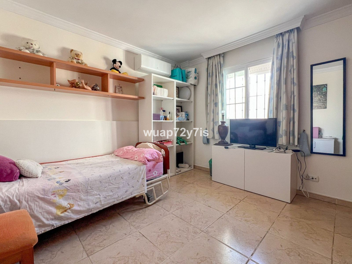 Se vende Pareada de 5 dormitorios en Costa Del Sol, Málaga, España