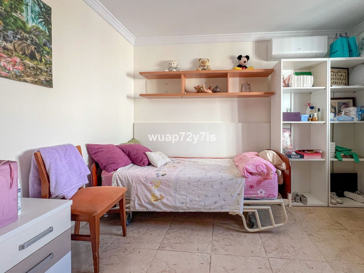 Se vende Pareada de 5 dormitorios en Costa Del Sol, Málaga, España