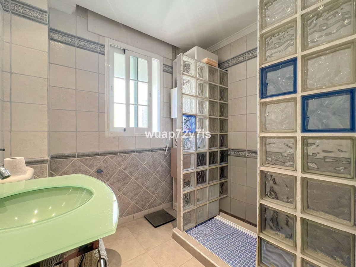 Se vende Pareada de 5 dormitorios en Costa Del Sol, Málaga, España