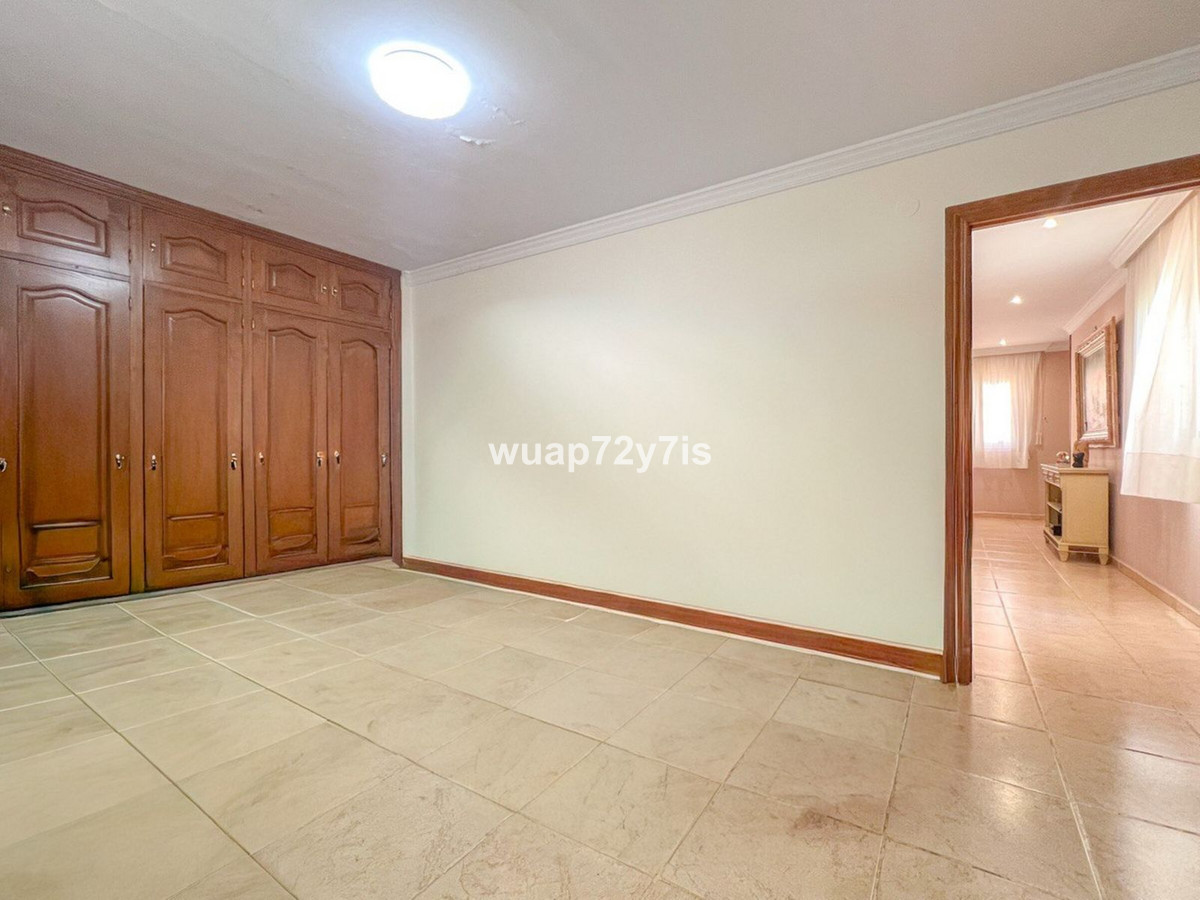 Se vende Pareada de 5 dormitorios en Costa Del Sol, Málaga, España