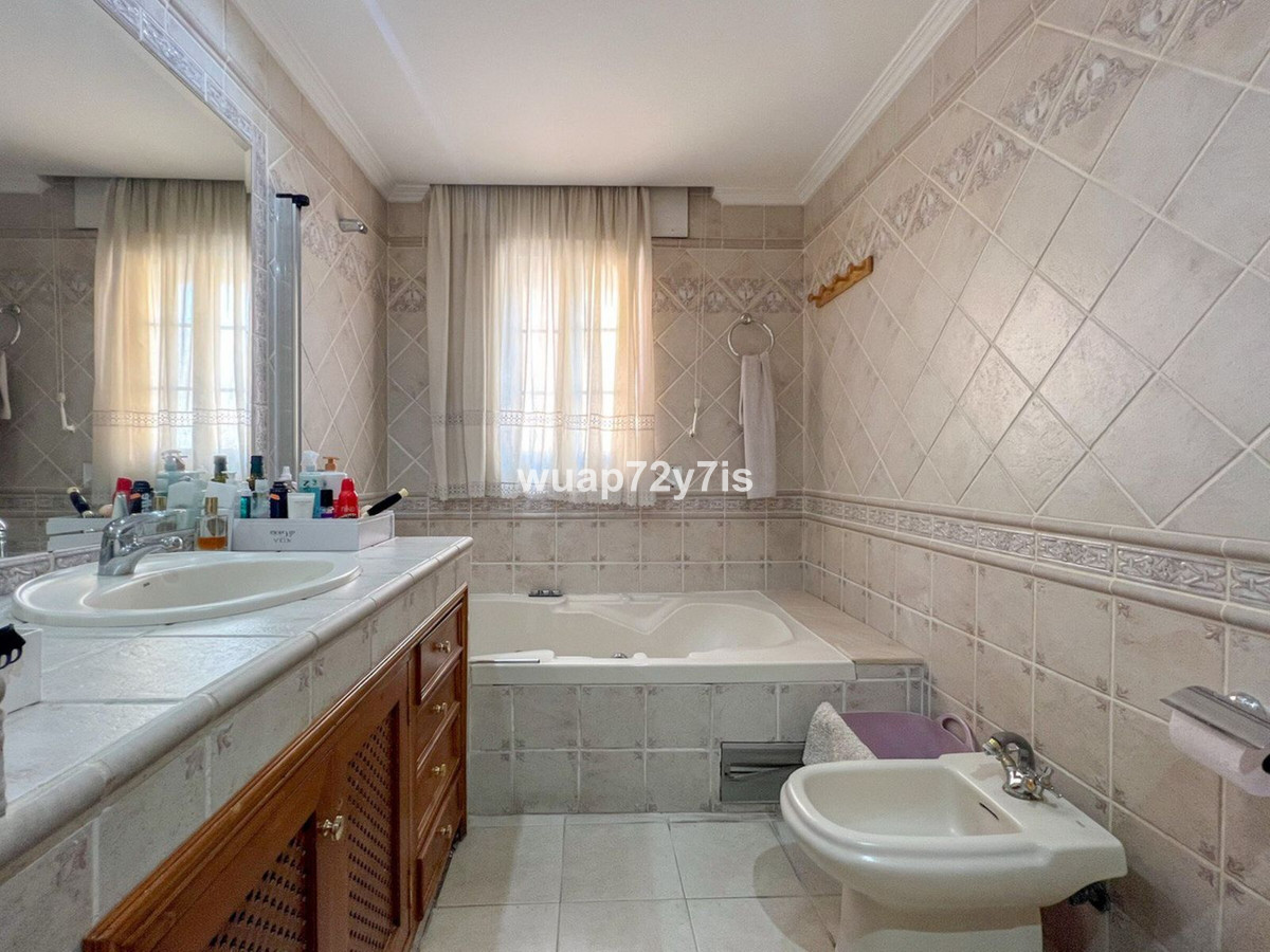 Se vende Pareada de 5 dormitorios en Costa Del Sol, Málaga, España