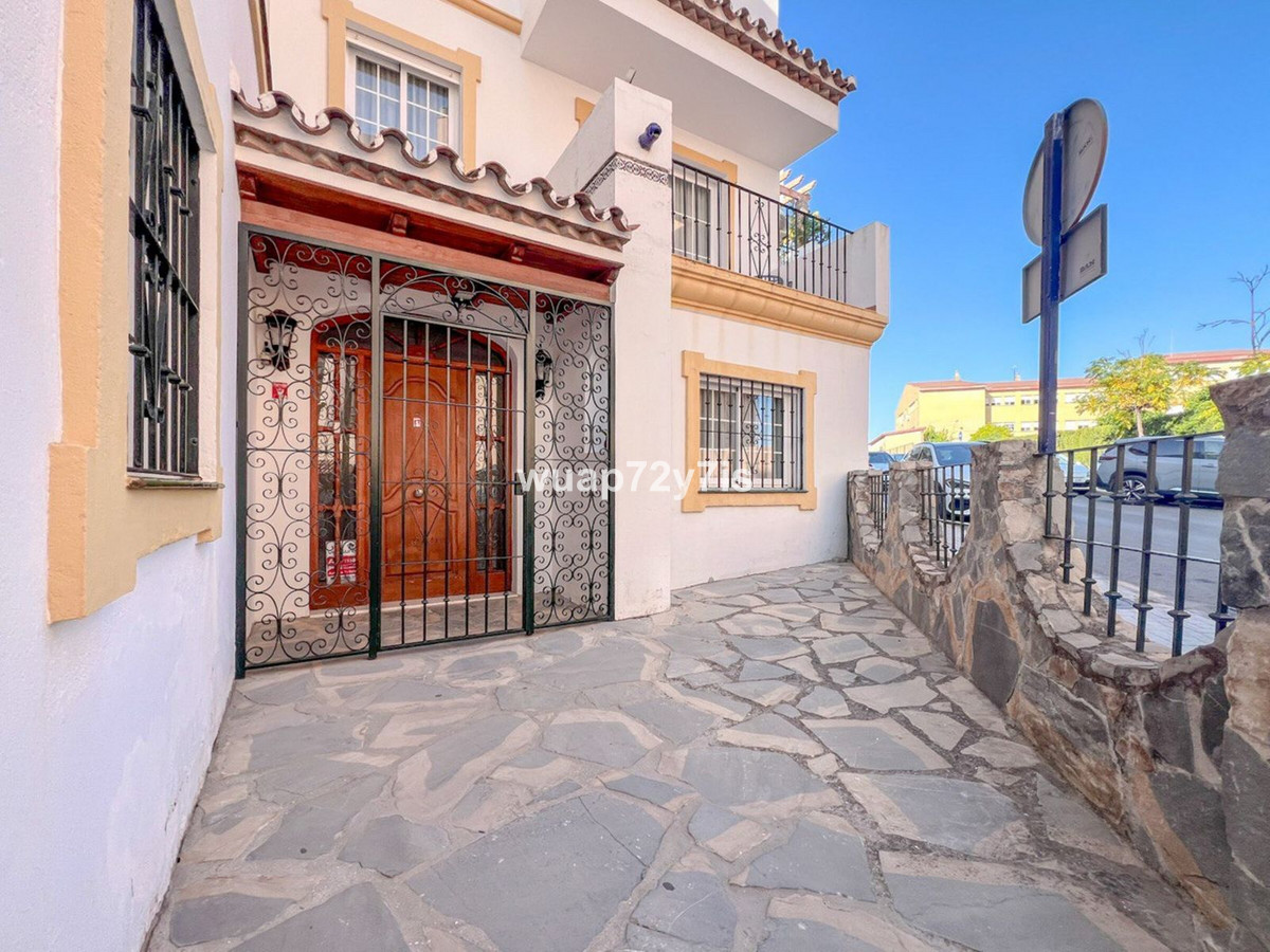 Se vende Pareada de 5 dormitorios en Costa Del Sol, Málaga, España