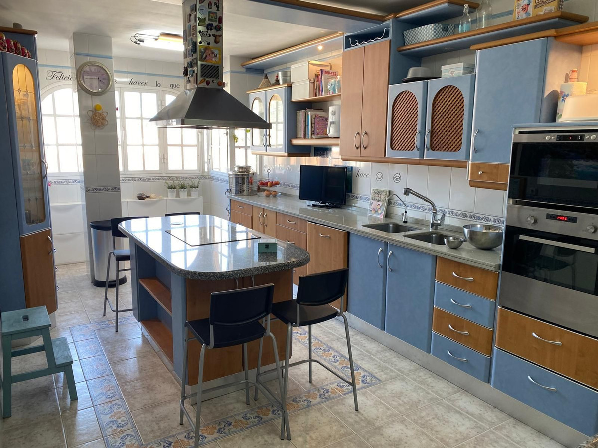 4 Bed Apartment for sale in Fuengirola Costa Del Sol, Málaga, Spain